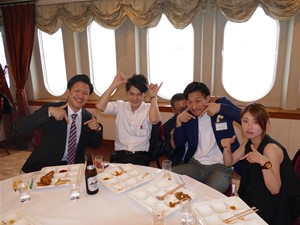 楽しくお食事しています。