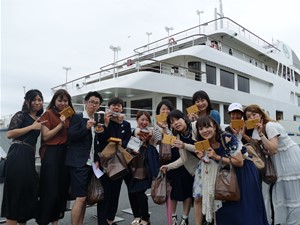 最後は船を下りて撮影。楽しい時間を過ごしました。 次年度もぜひご参加ください。