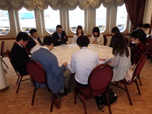 皆さん真剣に定期総会に臨んでいます。