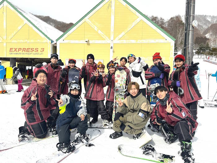 「冬期自然体験」として、スキー・スノーボード体験を実施致しました。